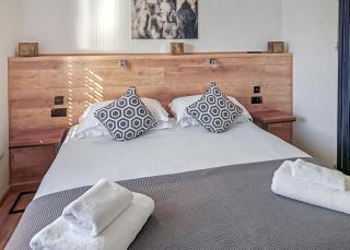 Cherry Bird Lodge Escape - 3