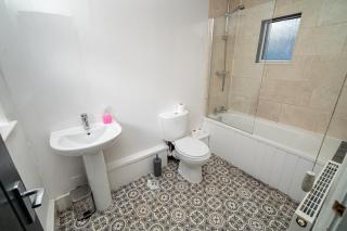 Pitchside Comfort – 3-Bed Swansea Home - 4