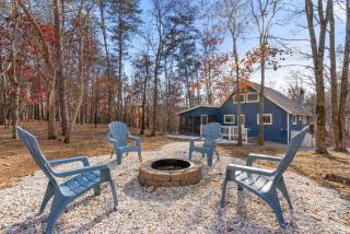 Dog-Friendly Chalet in The Woods Resort w Fire Pit - Baxter - 9