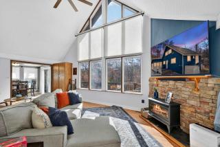 Dog-Friendly Chalet in The Woods Resort w Fire Pit - 5