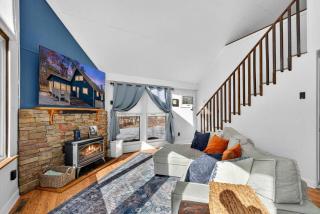 Dog-Friendly Chalet in The Woods Resort w Fire Pit - 4