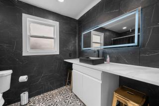 Modern Studio Retreat with Workspace in Houston - 4