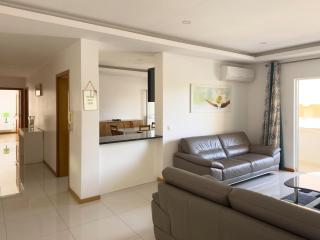 Spacious 3-bdr apt seafront, exterior pool - LCGR - 7