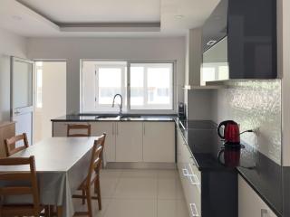 Spacious 3-bdr apt seafront, exterior pool - LCGR - 1