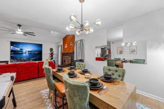 Near DT & UGA - 3 King Beds - Massage Chair - Games - 1