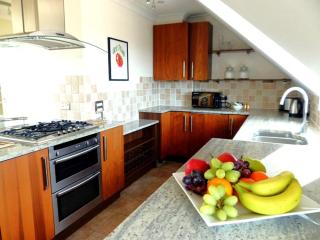 Basingstoke Apartments - St Raphael House, City Centre Charming Apartments - 5