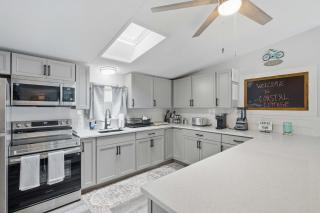 4BR Coastal Pool Cottage Golf Cart Kayaks - 3