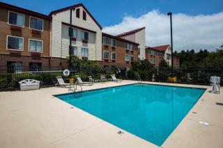 Red Roof Inn & Suites Savannah Airport - 9