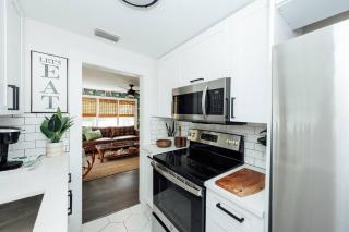 Hemingway KeyWest Vibes-mid term 2BR/1ba | St Pete - 8