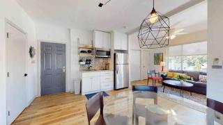 Colorful 22 Villa in Lil Havana, Free Parking - 2