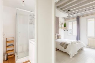 Maison de ville plein centre Rouen - TV 4K connecté - Patio - Wifi Fibre - 4 grande chambres - Proche parking gratuit - Lave Vaisselle - Lave linge - 4