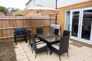 The Pines Villa 1 , Brand New 3BR , Home Cinema, Games & EV , Parking for 4 , Sleeps 10 - 3