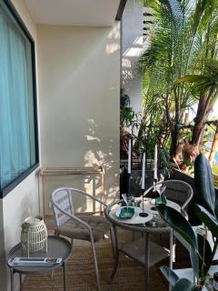 Spacious beautiful studio with big patio on the pool side ! - 7