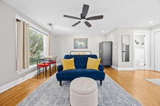 Charming Studio Stay in Vibrant Highlands Area - 3