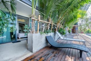 Spacious beautiful studio with big patio on the pool side ! - 6