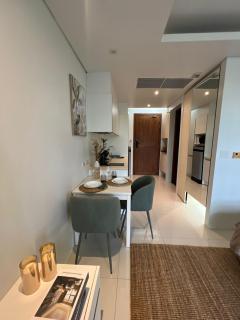 Spacious beautiful studio with big patio on the pool side ! - 5