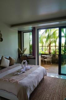 Spacious beautiful studio with big patio on the pool side ! - 2