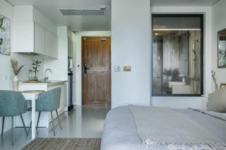 Spacious beautiful studio with big patio on the pool side ! - 1