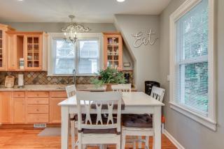 2 Mi to Bay Park Charming Milwaukie Getaway - 3