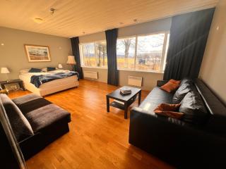 Hlíðarból Guesthouse - 6