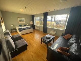 Hlíðarból Guesthouse - 2