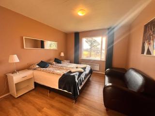 Hlíðarból Guesthouse - 1