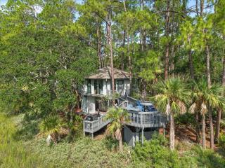 Immersive Treehouse Livin - Marshview Villa near HarbourTown - 9