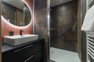 The 2 Lodges Two 6-Guest Apts 3 Valleys Ski & Cycling Base - 5