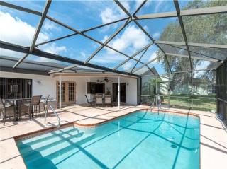 Family house with pool - 0