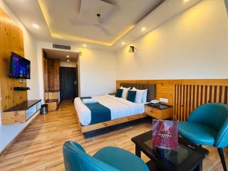 PR Wood Hotel & Resort - Rooftop Cafe ! Terrace ! Mountain View with Balcony Rooms - 1