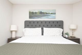 Hollywood Luxe 2BR Apartment with Rooftop Pool and Breathtaking Views - 6