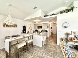 Doxie Cottage Close to WEC Springs and More - 2