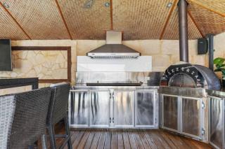 Hillarys Platinum Retreat - 8