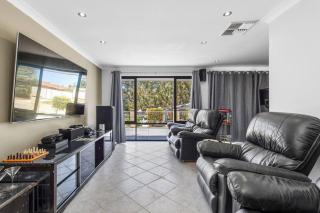 Hillarys Platinum Retreat - 6