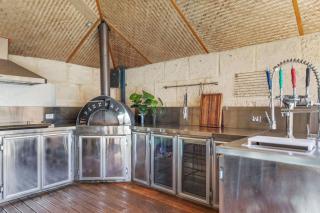 Hillarys Platinum Retreat - 1