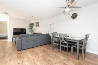 2BR Hollywood Apt with Rooftop Pool & Stunning Views - 2