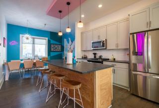 Sparkly Boots and Pink Floors Great Location - 7