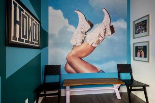 Sparkly Boots and Pink Floors Great Location - 6