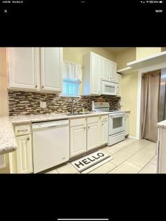 2br 1ba on 27th close to cruise ship - 4