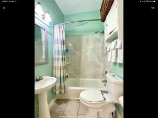 2br 1ba on 27th close to cruise ship - 2