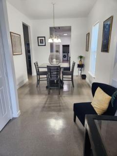 2 br 1ba on 29th Duplex close to cruise ship - 8