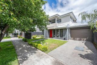 Stylish City Edge Home with Balcony and Parking - 6