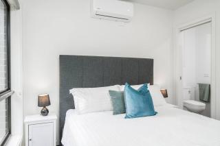 Stylish City Edge Home with Balcony and Parking - 4