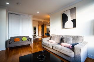 Modern Apartment By Central Park - 3 BR - 0
