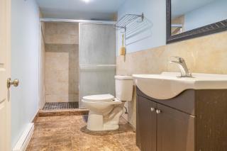 2 BDRS at DT-Near 2 metros, Atwater Market, Concordia - 4