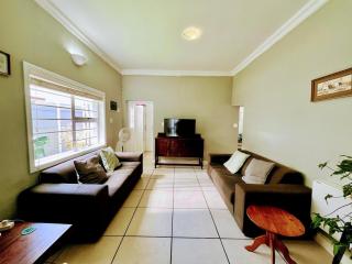 Grey Pearl at Strand - 0