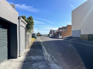 Grey Pearl at Strand - 1