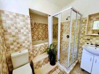 Grey Pearl at Strand - 8