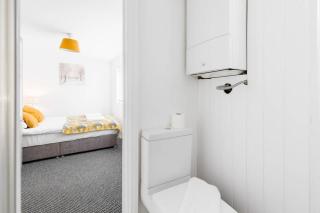 4-Bed Home for Contractors - Parking - Walk to Hospital - 4