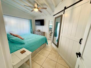 Waterfront Boat Lift Bungalow - 1